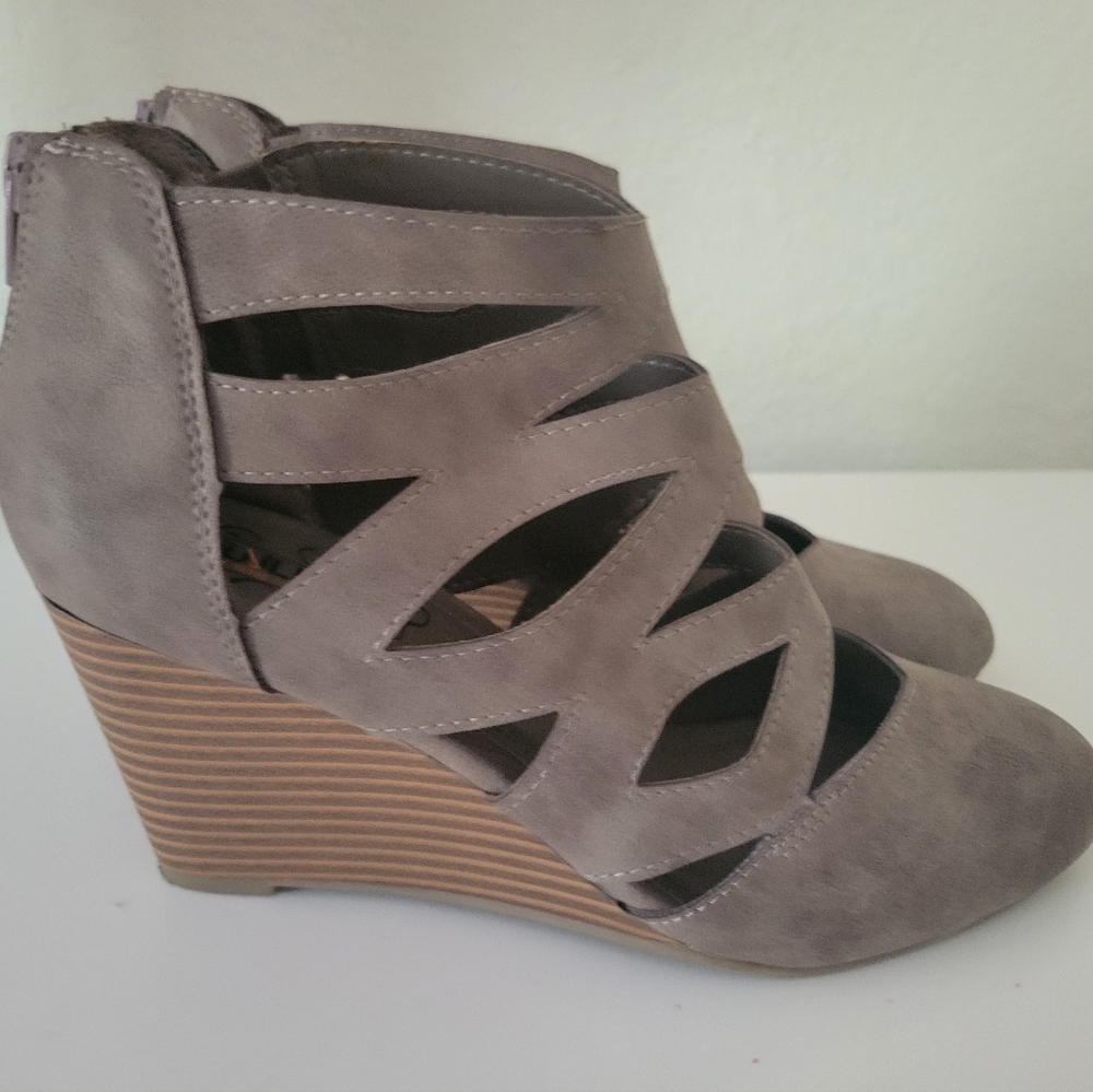 Unlisted By Kenneth Cole